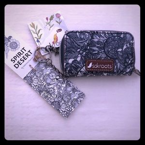 🌟NWT🌟Sakroots Navy Spirit Desert ZIP Around